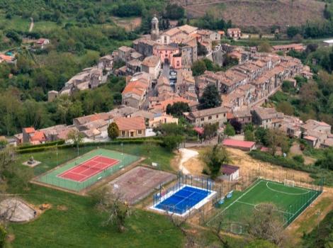 Il "vecchio" campo da basket si rifà il look